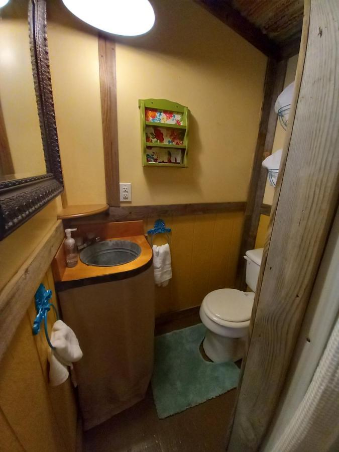 Acorn Hideaways Canton Charming Pioneer Suite 1890'S General Store ภายนอก รูปภาพ