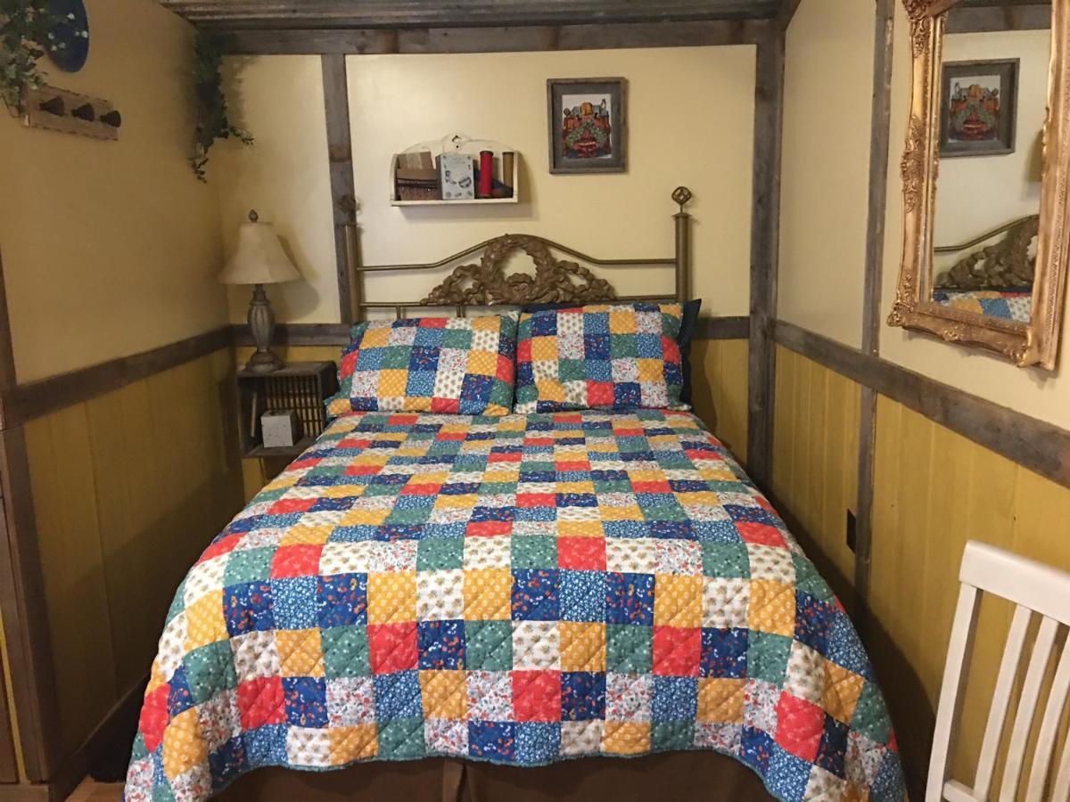Acorn Hideaways Canton Charming Pioneer Suite 1890'S General Store ภายนอก รูปภาพ